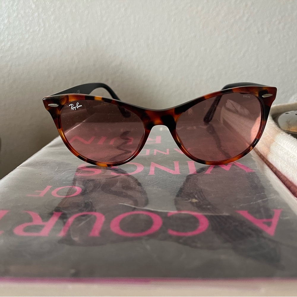 Ray-Ban womens sunglasses perfect condition just don’t like how they fit my face